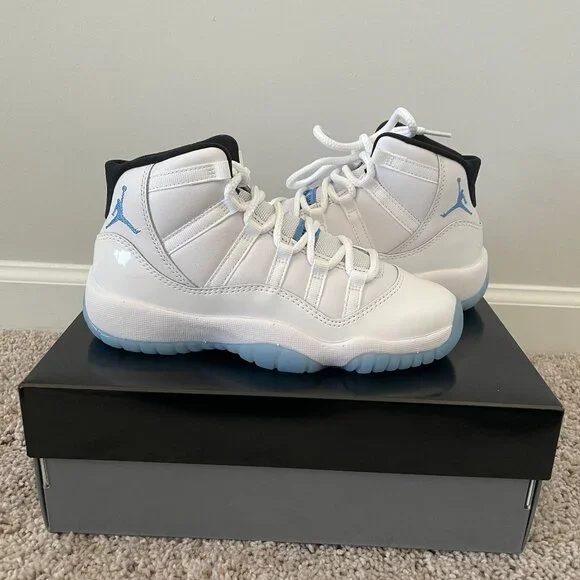 Air Jordan 11 Retro "Legend Blue" Size 4Y - Picture 2 of 7